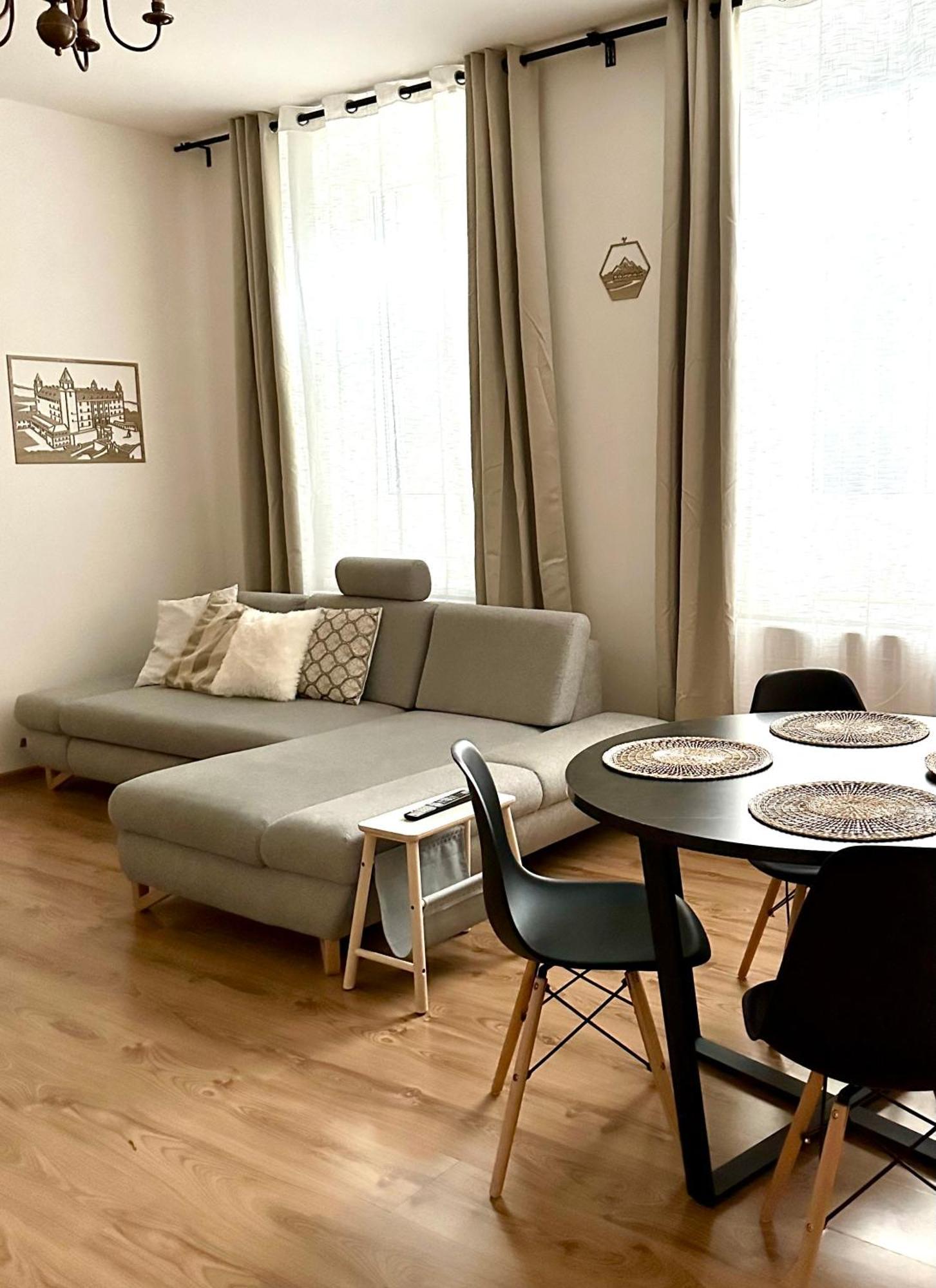 Hidden Apartment In The Old Town Under The Castle براتسيلافا المظهر الخارجي الصورة