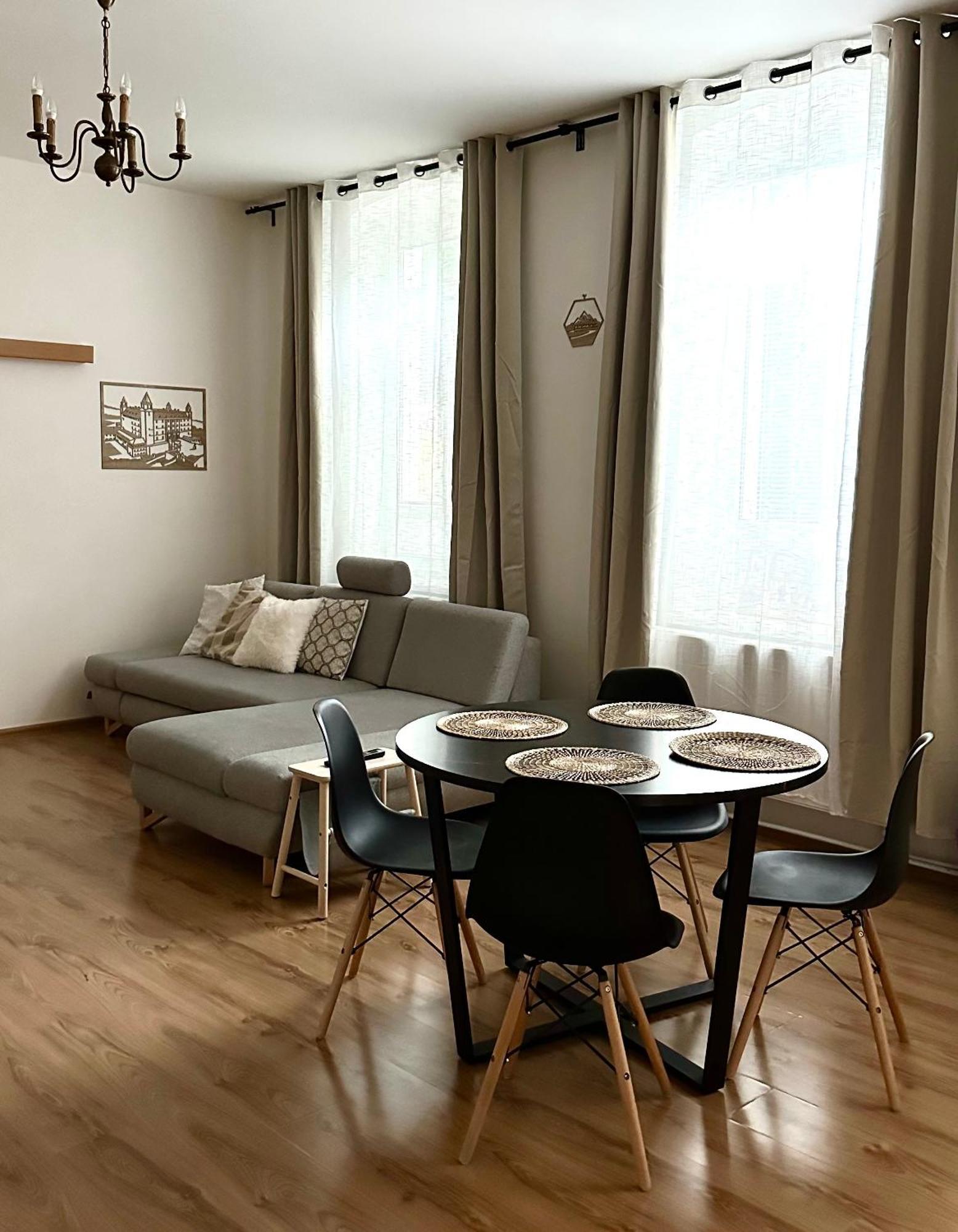 Hidden Apartment In The Old Town Under The Castle براتسيلافا المظهر الخارجي الصورة